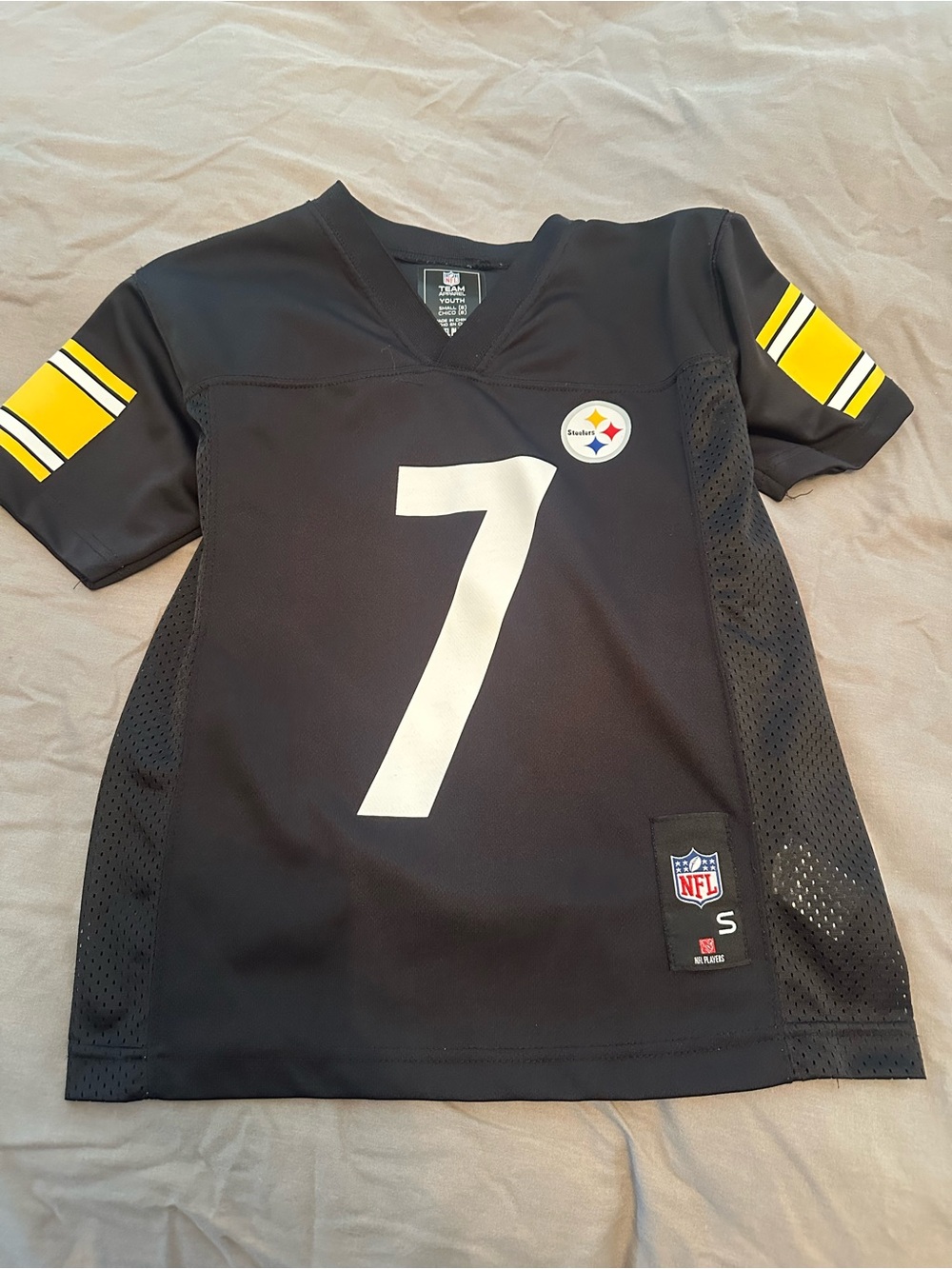 Kids Black and Yellow Football Jersey - #7